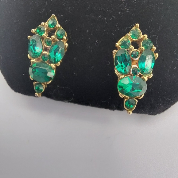 Vintage Emerald Green Rhinestones Screwback Earrings. - Picture 7 of 11